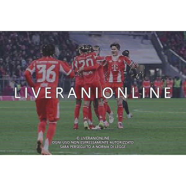 Torjubel der Mannschaft (FC Bayern Muenchen) nach dem 6:2, FC Bayern Muenchen vs. SC Freiburg, Fussball, Bundesliga, DFL, Saison 2025/2026, Hinrunde, 22.11.2025 DFB regulations prohibit any use of photographs as image sequences and/or quasi-video / action press AG KARMAPRESS-AG ALDO LIVERANI SAS