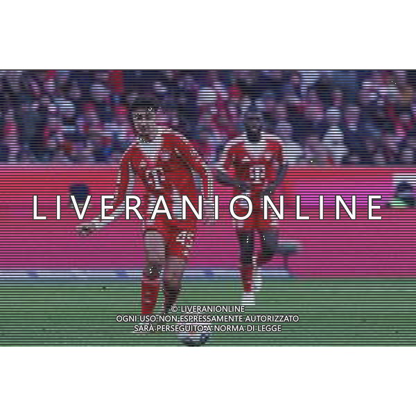 Alexandar Pavlovic #45 (FC Bayern Muenchen) in Aktion, FC Bayern Muenchen vs. SC Freiburg, Fussball, Bundesliga, DFL, Saison 2025/2026, Hinrunde, 22.11.2025 DFB regulations prohibit any use of photographs as image sequences and/or quasi-video / action press AG KARMAPRESS-AG ALDO LIVERANI SAS