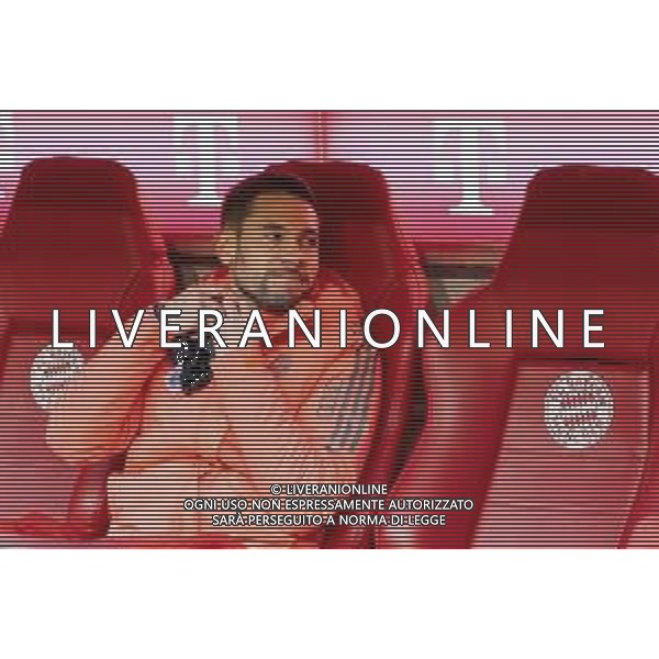 Raphael Guerreiro #22 (FC Bayern Muenchen) auf der Auswechselbank, FC Bayern Muenchen - SC Freiburg, Fussball, Bundesliga, 11. Spieltag, 22.11.2025 DFB regulations prohibit any use of photographs as image sequences and/or quasi-video / action press AG KARMAPRESS-AG ALDO LIVERANI SAS