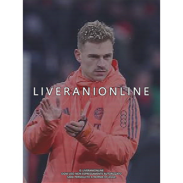 Joshua Kimmich #6 (FC Bayern Muenchen) jubelt mit den Fans ueber den Heimsieg, Schlussjubel, FC Bayern Muenchen vs. SC Freiburg, Fussball, Bundesliga, DFL, Saison 2025/2026, Hinrunde, 22.11.2025 DFB regulations prohibit any use of photographs as image sequences and/or quasi-video / action press AG KARMAPRESS-AG ALDO LIVERANI SAS