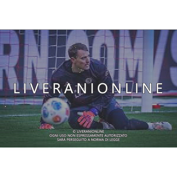 Manuel Neuer #1 (FC Bayern Muenchen) beim warm-up, FC Bayern Muenchen vs. SC Freiburg, Fussball, Bundesliga, DFL, Saison 2025/2026, Hinrunde, 22.11.2025 DFB regulations prohibit any use of photographs as image sequences and/or quasi-video / action press AG KARMAPRESS-AG ALDO LIVERANI SAS