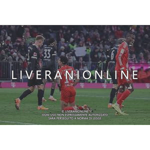 Enttaeuschung, Frust bei Luis Diaz #14 (FC Bayern Muenchen) nach einer vergebenen Chance, mit Philipp Lienhart #3 (SC Freiburg) und Nicolas Jackson #11 (FC Bayern Muenchen), FC Bayern Muenchen vs. SC Freiburg, Fussball, Bundesliga, DFL, Saison 2025/2026, Hinrunde, 22.11.2025 DFB regulations prohibit any use of photographs as image sequences and/or quasi-video / action press AG KARMAPRESS-AG ALDO LIVERANI SAS