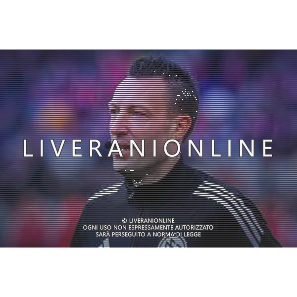 Referee / Schiedsrichter Sven Jablonski beim warm-up, FC Bayern Muenchen vs. SC Freiburg, Fussball, Bundesliga, DFL, Saison 2025/2026, Hinrunde, 22.11.2025 DFB regulations prohibit any use of photographs as image sequences and/or quasi-video / action press AG KARMAPRESS-AG ALDO LIVERANI SAS