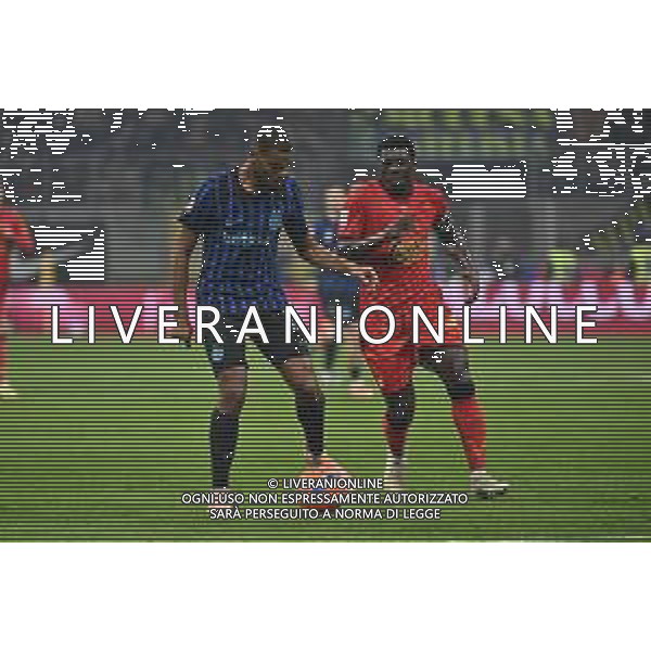 Inter vs Venezia nella foto Andy Diouf (Inter) e Alfred Duncan (Venezia) Milano 03-12-2025 Stadio Giuseppe Meazza - San Siro Inter vs Venezia Coppa Italia Frecciarossa - ottavi di finale foto Roberto Garavaglia/Agenzia Aldo Liverani sas