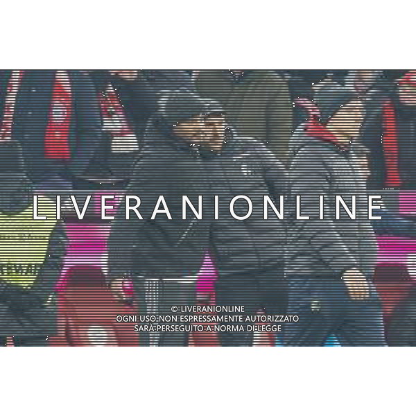 Cheftrainer Vincent Kompany (FC Bayern Muenchen) verabschiedet sich von Trainer Julian Schuster (SC Freiburg), FC Bayern Muenchen - SC Freiburg, Fussball, Bundesliga, 11. Spieltag, 22.11.2025 DFB regulations prohibit any use of photographs as image sequences and/or quasi-video / action press AG KARMAPRESS-AG ALDO LIVERANI SAS