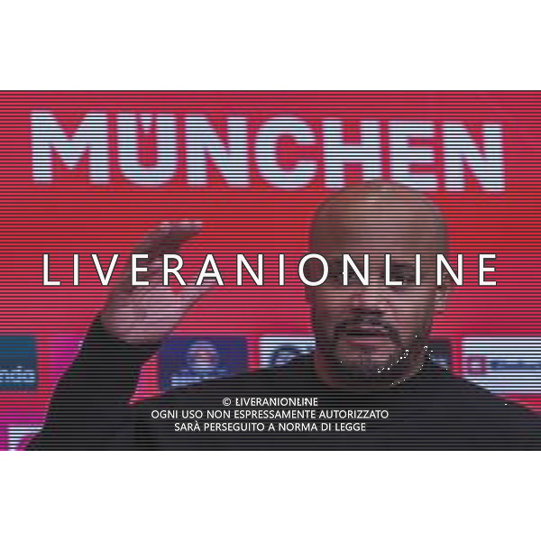 Chef-Trainer Vincent Kompany (FC Bayern Muenchen) auf der Pressekonferenz, gestikuliert, FC Bayern Muenchen vs. SC Freiburg, Fussball, Bundesliga, DFL, Saison 2025/2026, Hinrunde, 22.11.2025 DFB regulations prohibit any use of photographs as image sequences and/or quasi-video / action press AG KARMAPRESS-AG ALDO LIVERANI SAS