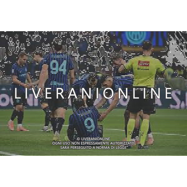 Inter vs Venezia nella foto Marcus Thuram (Inter) a terra dolorante dopo il gol del 4 a 0 Milano 03-12-2025 Stadio Giuseppe Meazza - San Siro Inter vs Venezia Coppa Italia Frecciarossa - ottavi di finale foto Roberto Garavaglia/Agenzia Aldo Liverani sas