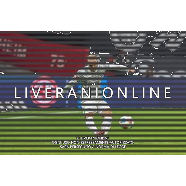 Christian Eriksen #24 (VfL Wolfsburg) in Aktion, Eintracht Frankfurt vs. VfL Wolfsburg, Fussball, Bundesliga, DFL, Saison 2025/2026, Hinrunde, 12. Spieltag, 30.11.2025 DFB regulations prohibit any use of photographs as image sequences and/or quasi-video / action press AG KARMAPRESS-AG ALDO LIVERANI SAS