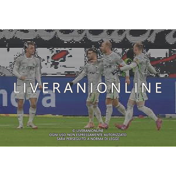 Torjubel der Mannschaft (VfL Wolfsburg) nach dem 0:1 durch Aaron Zehnter #25 (VfL Wolfsburg), mit Maximilian Arnold #27 (VfL Wolfsburg), Mohammed Amoura #9 (VfL Wolfsburg) und Christian Eriksen #24 (VfL Wolfsburg), Eintracht Frankfurt vs. VfL Wolfsburg, Fussball, Bundesliga, DFL, Saison 2025/2026, Hinrunde, 12. Spieltag, 30.11.2025 DFB regulations prohibit any use of photographs as image sequences and/or quasi-video / action press AG KARMAPRESS-AG ALDO LIVERANI SAS