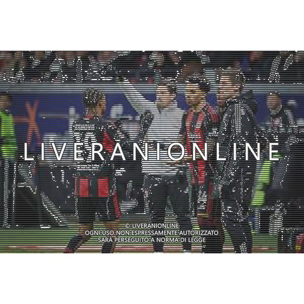 Jean-Matteo Bahoya #19 (Eintracht Frankfurt) verlaesst den Platz, klatscht sich mit Nnamdi Collins #34 (Eintracht Frankfurt) ab, der eingewechselt wird, Eintracht Frankfurt vs. VfL Wolfsburg, Fussball, Bundesliga, DFL, Saison 2025/2026, Hinrunde, 12. Spieltag, 30.11.2025 DFB regulations prohibit any use of photographs as image sequences and/or quasi-video / action press AG KARMAPRESS-AG ALDO LIVERANI SAS