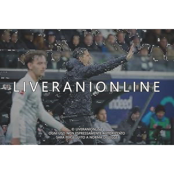 Chef-Trainer Dino Toppmoeller (Eintracht Frankfurt) gibt Anweisungen an die Mannschaft, Eintracht Frankfurt vs. VfL Wolfsburg, Fussball, Bundesliga, DFL, Saison 2025/2026, Hinrunde, 12. Spieltag, 30.11.2025 DFB regulations prohibit any use of photographs as image sequences and/or quasi-video / action press AG KARMAPRESS-AG ALDO LIVERANI SAS