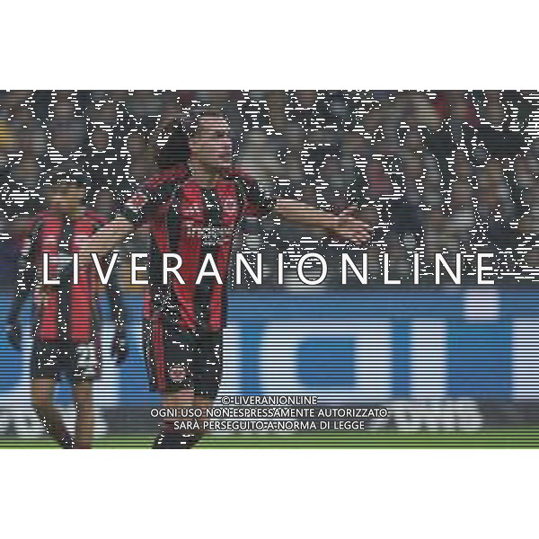 Fußball 1. Bundesliga - Eintracht Frankfurt - VfL Wolfsburg am 30.11.2025 im Deutsche Bank Park in Frankfurt Arthur Theate (Frankfurt 3) fordert einen Elfmeter Foto: osnapix / Marcus Hirnschal DFL regulations prohibit any use of photographs as image sequences and/or quasi-video. / action press AG KARMAPRESS-AG ALDO LIVERANI SAS