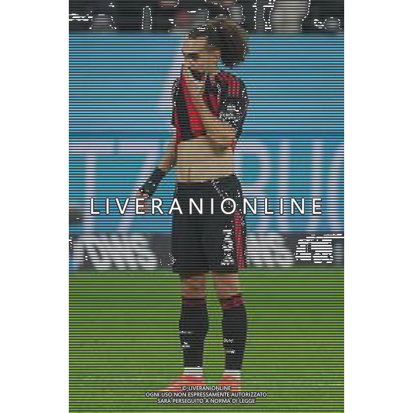 Fußball 1. Bundesliga - Eintracht Frankfurt - VfL Wolfsburg am 30.11.2025 im Deutsche Bank Park in Frankfurt Arthur Theate (Frankfurt 3) unzufrieden, enttäuscht, enttaeuscht, niedergeschlagen. Foto: osnapix / Marcus Hirnschal DFL regulations prohibit any use of photographs as image sequences and/or quasi-video. / action press AG KARMAPRESS-AG ALDO LIVERANI SAS