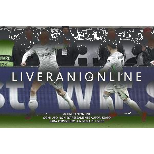 Fußball 1. Bundesliga - Eintracht Frankfurt - VfL Wolfsburg am 30.11.2025 im Deutsche Bank Park in Frankfurt Jubel, Torjubel, Torschuetze, Torschütze Aaron Zehnter (Wolfsburg 25) jubelt nach seinem Tor zum0 zu 1 mit Mohammed Amoura (Wolfsburg 9) Foto: osnapix / Marcus Hirnschal DFL regulations prohibit any use of photographs as image sequences and/or quasi-video. / action press AG KARMAPRESS-AG ALDO LIVERANI SAS