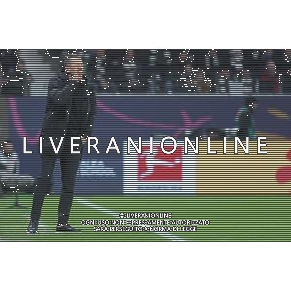 Fußball 1. Bundesliga - Eintracht Frankfurt - VfL Wolfsburg am 30.11.2025 im Deutsche Bank Park in Frankfurt Trainer Daniel Bauer (Wolfsburg) gibt lautstark Anweisungen Foto: osnapix / Marcus Hirnschal DFL regulations prohibit any use of photographs as image sequences and/or quasi-video. / action press AG KARMAPRESS-AG ALDO LIVERANI SAS