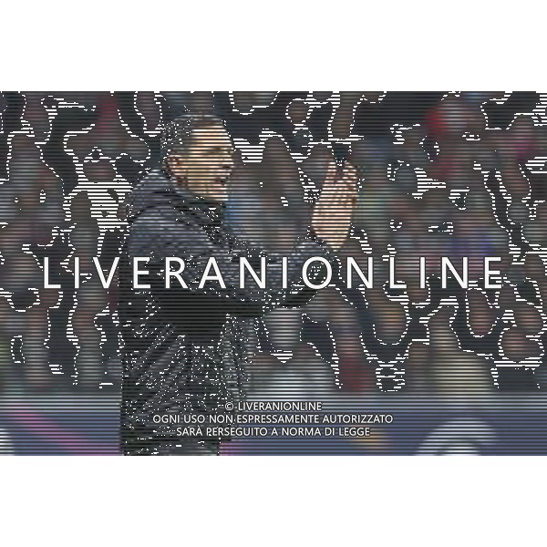 Fußball 1. Bundesliga - Eintracht Frankfurt - VfL Wolfsburg am 30.11.2025 im Deutsche Bank Park in Frankfurt Trainer Dino Toppmöller / Toppmoeller / Toppmoller (Frankfurt) ist zufrieden, klatscht, klatschen, applaus, applaudiert Foto: osnapix / Marcus Hirnschal DFL regulations prohibit any use of photographs as image sequences and/or quasi-video. / action press AG KARMAPRESS-AG ALDO LIVERANI SAS