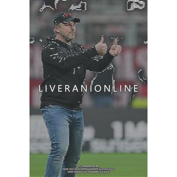 1. Bundesliga: SV Werder Bremen - 1. FC Köln am 29.11.2025 im Weserstadion in Bremen Trainer Lukasz Kwasniok (1. FC Koeln) macht die Daumen hoch. Foto: osnapix / Michael Titgemeyer DFL regulations prohibit any use of photographs as image sequences and/or quasi-video. / action press AG KARMAPRESS-AG ALDO LIVERANI SAS