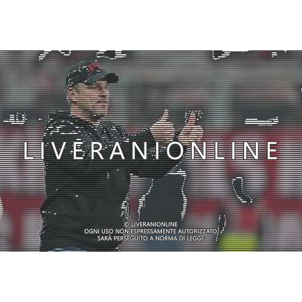 1. Bundesliga: SV Werder Bremen - 1. FC Köln am 29.11.2025 im Weserstadion in Bremen Trainer Lukasz Kwasniok (1. FC Koeln) macht die Daumen hoch. Foto: osnapix / Michael Titgemeyer DFL regulations prohibit any use of photographs as image sequences and/or quasi-video. / action press AG KARMAPRESS-AG ALDO LIVERANI SAS