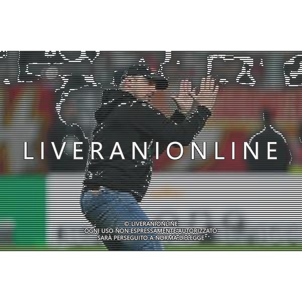 1. Bundesliga: SV Werder Bremen - 1. FC Köln am 29.11.2025 im Weserstadion in Bremen Trainer Lukasz Kwasniok (1. FC Koeln) gibt lautstark Anweisungen Foto: osnapix / Michael Titgemeyer DFL regulations prohibit any use of photographs as image sequences and/or quasi-video. / action press AG KARMAPRESS-AG ALDO LIVERANI SAS