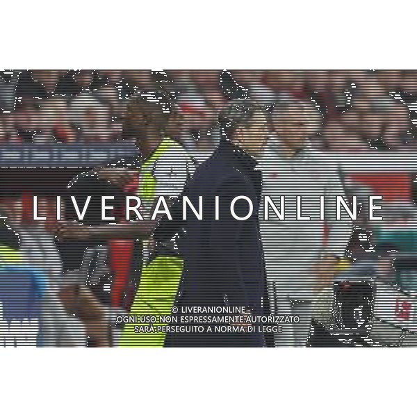 1. Bundesliga - Bayer 04 Leverkusen - Borussia Dortmund am 29.11.2025 in der BayArena in Leverkusen Serhou Guirassy (Dortmund 9) verweigert den Handshake mit Trainer Niko Kovac (Dortmund) bei seiner Auswechslung Foto: osnapix / Marcus Hirnschal DFL regulations prohibit any use of photographs as image sequences and/or quasi-video / action press AG KARMAPRESS-AG ALDO LIVERANI SAS