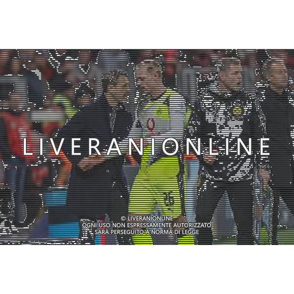 1. Bundesliga - Bayer 04 Leverkusen - Borussia Dortmund am 29.11.2025 in der BayArena in Leverkusen Trainer Niko Kovac (Dortmund) und Julian Ryerson (Dortmund 26) mit Shakehands Foto: osnapix / Marcus Hirnschal DFL regulations prohibit any use of photographs as image sequences and/or quasi-video / action press AG KARMAPRESS-AG ALDO LIVERANI SAS