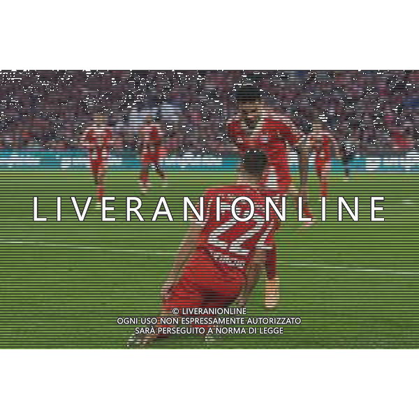 Torjubel von Raphael Guerreiro #22 (FC Bayern Muenchen), Luis Diaz #14 (FC Bayern Muenchen) zum Ausgleich 1:1, FC Bayern Muenchen vs. FC St. Pauli, Fussball, 1. Bundesliga, 12. Spieltag, 29.11.2025 DFB regulations prohibit any use of photographs as image sequences and/or quasi-video / action press AG KARMAPRESS-AG ALDO LIVERANI SAS