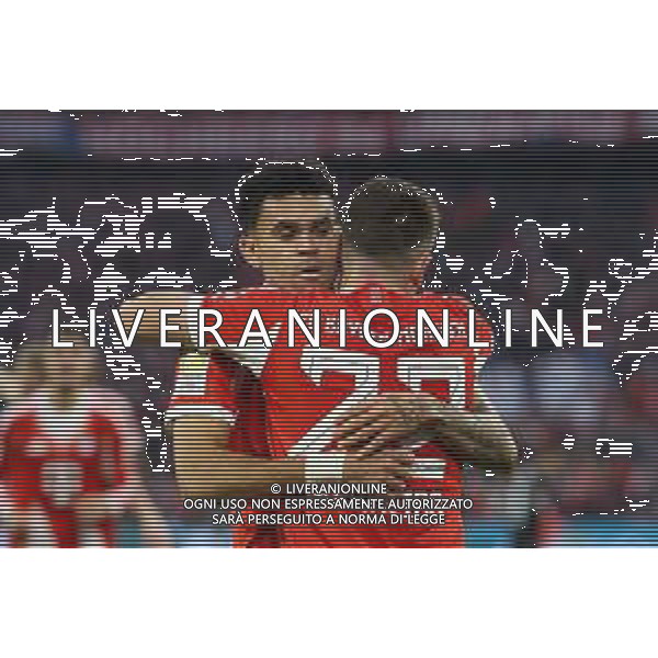 Torjubel von Raphael Guerreiro #22 (FC Bayern Muenchen), Luis Diaz #14 (FC Bayern Muenchen) zum Ausgleich 1:1, FC Bayern Muenchen vs. FC St. Pauli, Fussball, 1. Bundesliga, 12. Spieltag, 29.11.2025 DFB regulations prohibit any use of photographs as image sequences and/or quasi-video / action press AG KARMAPRESS-AG ALDO LIVERANI SAS