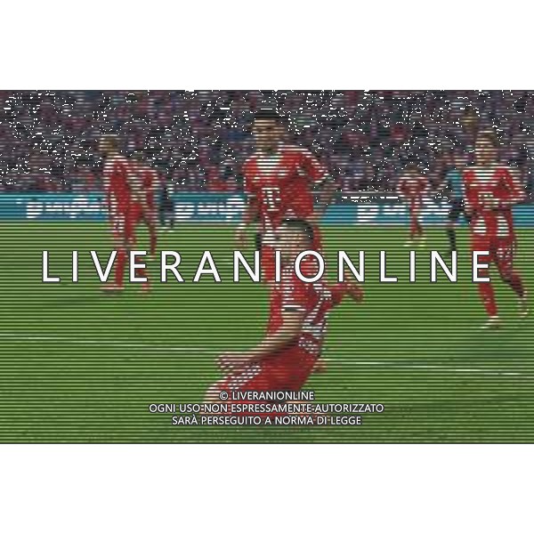Torjubel von Raphael Guerreiro #22 (FC Bayern Muenchen), Luis Diaz #14 (FC Bayern Muenchen) zum Ausgleich 1:1, FC Bayern Muenchen vs. FC St. Pauli, Fussball, 1. Bundesliga, 12. Spieltag, 29.11.2025 DFB regulations prohibit any use of photographs as image sequences and/or quasi-video / action press AG KARMAPRESS-AG ALDO LIVERANI SAS