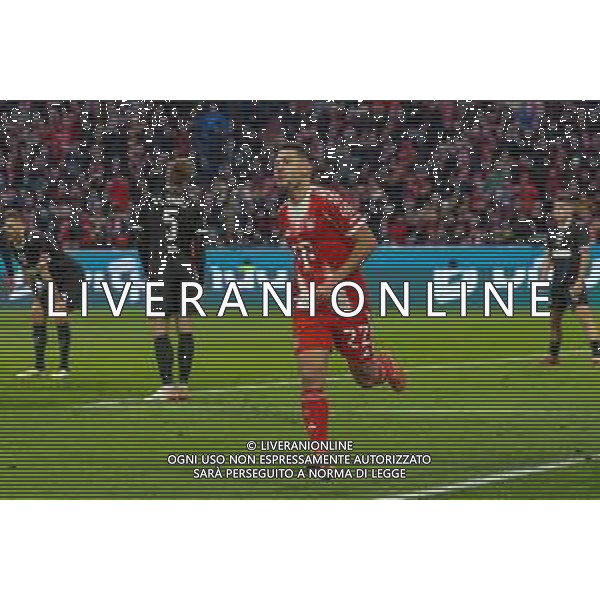 Torjubel von Raphael Guerreiro #22 (FC Bayern Muenchen) zum Ausgleich 1:1, FC Bayern Muenchen vs. FC St. Pauli, Fussball, 1. Bundesliga, 12. Spieltag, 29.11.2025 DFB regulations prohibit any use of photographs as image sequences and/or quasi-video / action press AG KARMAPRESS-AG ALDO LIVERANI SAS
