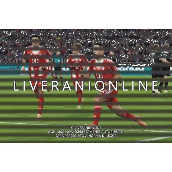 Torjubel von Raphael Guerreiro #22 (FC Bayern Muenchen) zum Ausgleich 1:1, FC Bayern Muenchen vs. FC St. Pauli, Fussball, 1. Bundesliga, 12. Spieltag, 29.11.2025 DFB regulations prohibit any use of photographs as image sequences and/or quasi-video / action press AG KARMAPRESS-AG ALDO LIVERANI SAS