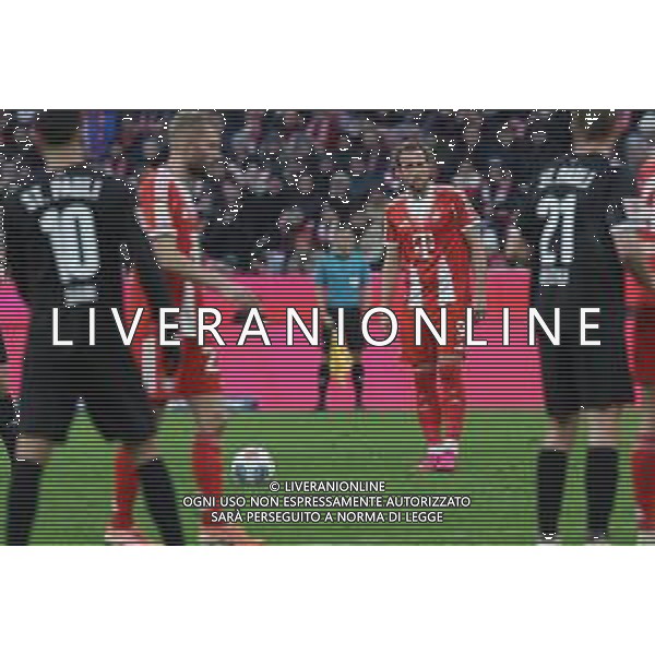 Freistoss von Harry Kane #9 (FC Bayern Muenchen), FC Bayern Muenchen vs. FC St. Pauli, Fussball, 1. Bundesliga, 12. Spieltag, 29.11.2025 DFB regulations prohibit any use of photographs as image sequences and/or quasi-video / action press AG KARMAPRESS-AG ALDO LIVERANI SAS