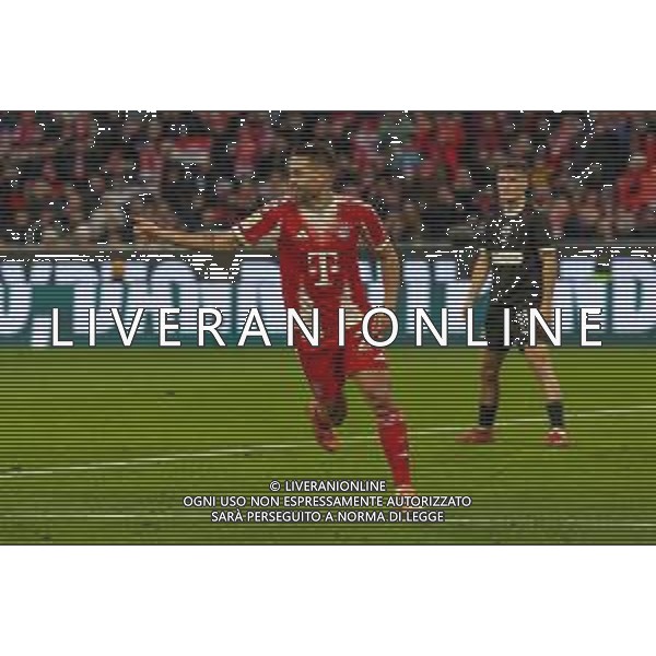 Torjubel von Raphael Guerreiro #22 (FC Bayern Muenchen) zum Ausgleich 1:1, FC Bayern Muenchen vs. FC St. Pauli, Fussball, 1. Bundesliga, 12. Spieltag, 29.11.2025 DFB regulations prohibit any use of photographs as image sequences and/or quasi-video / action press AG KARMAPRESS-AG ALDO LIVERANI SAS