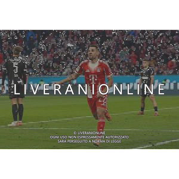Torjubel von Raphael Guerreiro #22 (FC Bayern Muenchen) zum Ausgleich 1:1, FC Bayern Muenchen vs. FC St. Pauli, Fussball, 1. Bundesliga, 12. Spieltag, 29.11.2025 DFB regulations prohibit any use of photographs as image sequences and/or quasi-video / action press AG KARMAPRESS-AG ALDO LIVERANI SAS