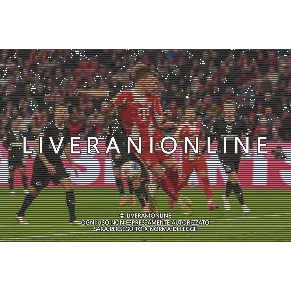 im Zweikampf, Aktion, mit Lennart Karl #42 (FC Bayern Muenchen), FC Bayern Muenchen vs. FC St. Pauli, Fussball, 1. Bundesliga, 12. Spieltag, 29.11.2025 DFB regulations prohibit any use of photographs as image sequences and/or quasi-video / action press AG KARMAPRESS-AG ALDO LIVERANI SAS