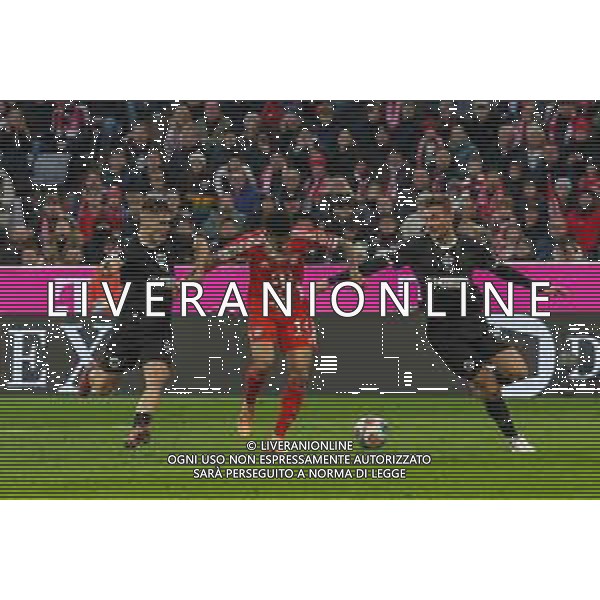 l-r: im Zweikampf, Aktion, mit Arkadiusz Pyrka #11 (FC St. Pauli), Luis Diaz #14 (FC Bayern Muenchen), Hauke Wahl #5 (FC St. Pauli), FC Bayern Muenchen vs. FC St. Pauli, Fussball, 1. Bundesliga, 12. Spieltag, 29.11.2025 DFB regulations prohibit any use of photographs as image sequences and/or quasi-video / action press AG KARMAPRESS-AG ALDO LIVERANI SAS