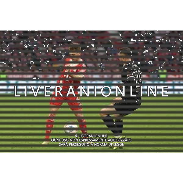 im Zweikampf, Aktion, mit Joshua Kimmich #6 (FC Bayern Muenchen), Mathias Pereira Lage #28 (FC St. Pauli), FC Bayern Muenchen vs. FC St. Pauli, Fussball, 1. Bundesliga, 12. Spieltag, 29.11.2025 DFB regulations prohibit any use of photographs as image sequences and/or quasi-video / action press AG KARMAPRESS-AG ALDO LIVERANI SAS