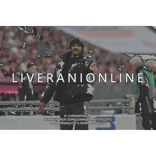 Chef-Trainer Vincent Kompany (FC Bayern Muenchen) gibt Anweisungen am Spielfeldrand, FC Bayern Muenchen vs. FC St. Pauli, Fussball, 1. Bundesliga, 12. Spieltag, 29.11.2025 DFB regulations prohibit any use of photographs as image sequences and/or quasi-video / action press AG KARMAPRESS-AG ALDO LIVERANI SAS