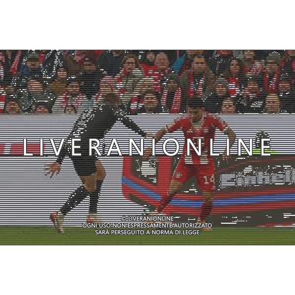 im Zweikampf, Aktion, mit Hauke Wahl #5 (FC St. Pauli), Luis Diaz #14 (FC Bayern Muenchen), FC Bayern Muenchen vs. FC St. Pauli, Fussball, 1. Bundesliga, 12. Spieltag, 29.11.2025 DFB regulations prohibit any use of photographs as image sequences and/or quasi-video / action press AG KARMAPRESS-AG ALDO LIVERANI SAS