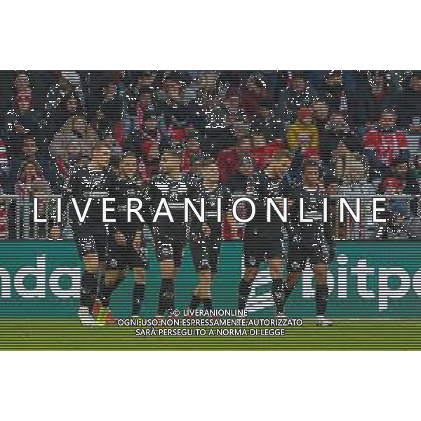 die Mannschaft freut sich ueber das Tor von Andreas Hountondji #27 (FC St. Pauli) zum 0:1, FC Bayern Muenchen vs. FC St. Pauli, Fussball, 1. Bundesliga, 12. Spieltag, 29.11.2025 DFB regulations prohibit any use of photographs as image sequences and/or quasi-video / action press AG KARMAPRESS-AG ALDO LIVERANI SAS