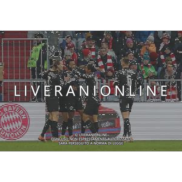 die Mannschaft freut sich ueber das Tor von Andreas Hountondji #27 (FC St. Pauli) zum 0:1, FC Bayern Muenchen vs. FC St. Pauli, Fussball, 1. Bundesliga, 12. Spieltag, 29.11.2025 DFB regulations prohibit any use of photographs as image sequences and/or quasi-video / action press AG KARMAPRESS-AG ALDO LIVERANI SAS