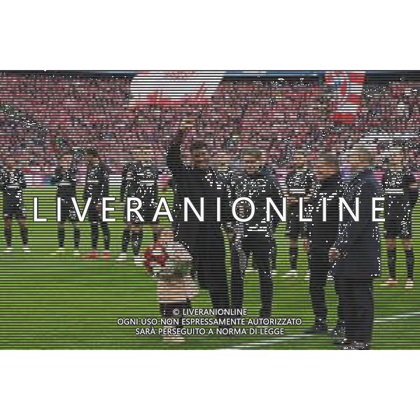 Verabschiedung von Kingsley Coman durch Sportdirektor Christoph Freund (FC Bayern Muenchen), Sportvorstand Max Ebert (FC Bayern Muenchen), Jan-Christian Dreesen, Vorstandsvorsitzender FC Bayern Muenchen AG, FC Bayern Muenchen vs. FC St. Pauli, Fussball, 1. Bundesliga, 12. Spieltag, 29.11.2025 DFB regulations prohibit any use of photographs as image sequences and/or quasi-video / action press AG KARMAPRESS-AG ALDO LIVERANI SAS