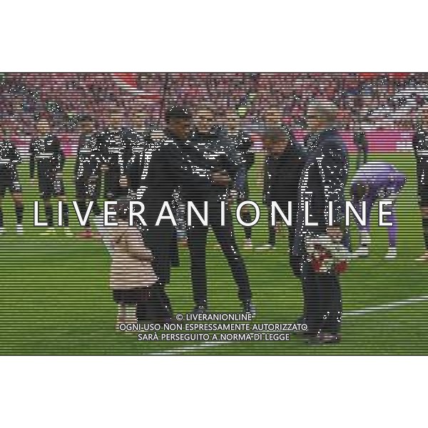 Verabschiedung von Kingsley Coman durch Sportdirektor Christoph Freund (FC Bayern Muenchen), Sportvorstand Max Ebert (FC Bayern Muenchen), Jan-Christian Dreesen, Vorstandsvorsitzender FC Bayern Muenchen AG, FC Bayern Muenchen vs. FC St. Pauli, Fussball, 1. Bundesliga, 12. Spieltag, 29.11.2025 DFB regulations prohibit any use of photographs as image sequences and/or quasi-video / action press AG KARMAPRESS-AG ALDO LIVERANI SAS
