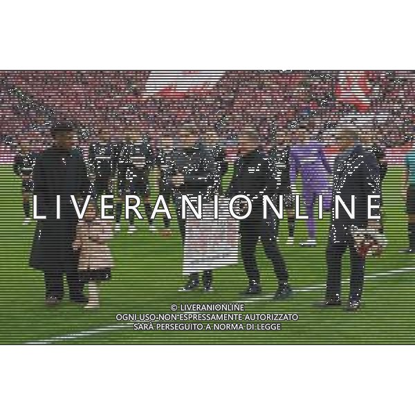 Verabschiedung von Kingsley Coman durch Sportdirektor Christoph Freund (FC Bayern Muenchen), Sportvorstand Max Ebert (FC Bayern Muenchen), Jan-Christian Dreesen, Vorstandsvorsitzender FC Bayern Muenchen AG, FC Bayern Muenchen vs. FC St. Pauli, Fussball, 1. Bundesliga, 12. Spieltag, 29.11.2025 DFB regulations prohibit any use of photographs as image sequences and/or quasi-video / action press AG KARMAPRESS-AG ALDO LIVERANI SAS