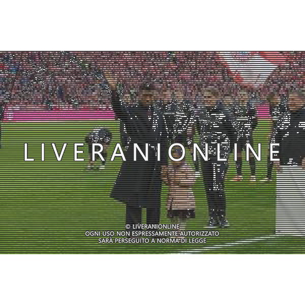 Verabschiedung von Kingsley Coman durch Sportdirektor Christoph Freund (FC Bayern Muenchen), Sportvorstand Max Ebert (FC Bayern Muenchen), Jan-Christian Dreesen, Vorstandsvorsitzender FC Bayern Muenchen AG, FC Bayern Muenchen vs. FC St. Pauli, Fussball, 1. Bundesliga, 12. Spieltag, 29.11.2025 DFB regulations prohibit any use of photographs as image sequences and/or quasi-video / action press AG KARMAPRESS-AG ALDO LIVERANI SAS