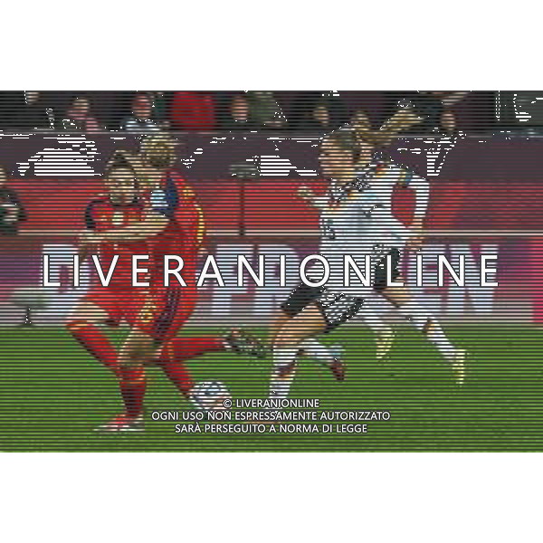 Schuss aufs Tor von Selina Cerci #15 (Deutschland), Deutschland vs. Spanien, Fussball, Frauen, UEFA, Women’s Nations League, Saison 2025/2026, Finale - Runde 1 von 2, 28.11.2025 / action press AG KARMAPRESS-AG ALDO LIVERANI SAS