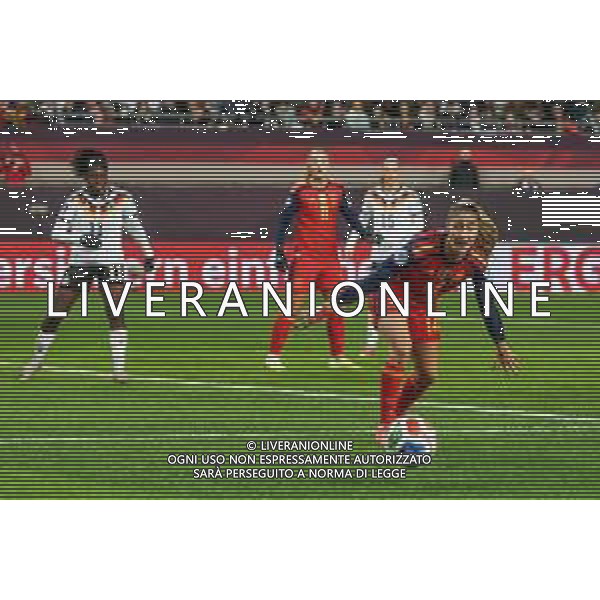 Laia Aleixandri #14 (Spanien / Seleccion Espanola Femenina de Futbol) schaut einem Ball hinterher, Deutschland vs. Spanien, Fussball, Frauen, UEFA, Women’s Nations League, Saison 2025/2026, Finale - Runde 1 von 2, 28.11.2025 / action press AG KARMAPRESS-AG ALDO LIVERANI SAS