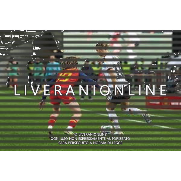 Eva Navarro # (Spanien / Seleccion Espanola Femenina de Futbol) und Klara Buehl #19 (Deutschland) in Aktion, Deutschland vs. Spanien, Fussball, Frauen, UEFA, Women’s Nations League, Saison 2025/2026, Finale - Runde 1 von 2, 28.11.2025 / action press AG KARMAPRESS-AG ALDO LIVERANI SAS