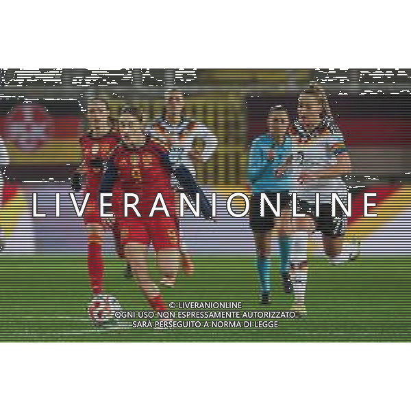 Esther Gonzalez # (Spanien / Seleccion Espanola Femenina de Futbol) in Aktion gegen Giulia Gwinn #7 (Deutschland), Deutschland vs. Spanien, Fussball, Frauen, UEFA, Women’s Nations League, Saison 2025/2026, Finale - Runde 1 von 2, 28.11.2025 / action press AG KARMAPRESS-AG ALDO LIVERANI SAS