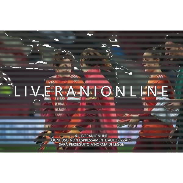 Ann-Katrin Berger #1 (Deutschland), Stina Johannes #12 (Deutschland) und Ena Mahmutovic #21 (Deutschland) beim warm-up, Deutschland vs. Spanien, Fussball, Frauen, UEFA, Women’s Nations League, Saison 2025/2026, Finale - Runde 1 von 2, 28.11.2025 / action press AG KARMAPRESS-AG ALDO LIVERANI SAS