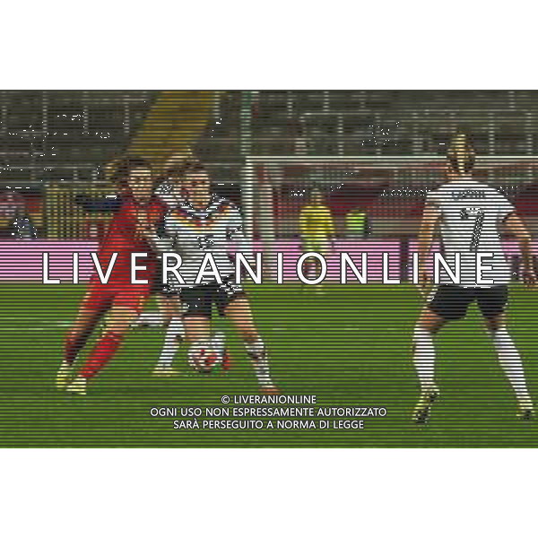 Eunate Astralaga # (Spanien / Seleccion Espanola Femenina de Futbol) in Aktion gegen Selina Cerci #15 (Deutschland), Deutschland vs. Spanien, Fussball, Frauen, UEFA, Women’s Nations League, Saison 2025/2026, Finale - Runde 1 von 2, 28.11.2025 / action press AG KARMAPRESS-AG ALDO LIVERANI SAS
